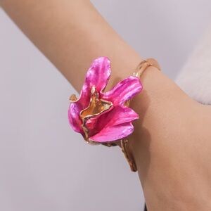 Elegant Pink Floral Bracelet. Luxury Pink Calla Lily Statement Bracelet 🌸